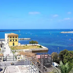 Apartment Almare - Sea Front Livorno