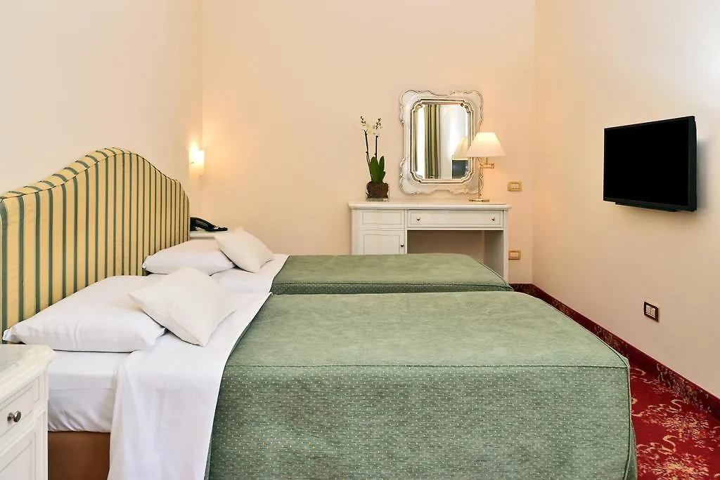 Grand Hotel Cadenabbia 4*,